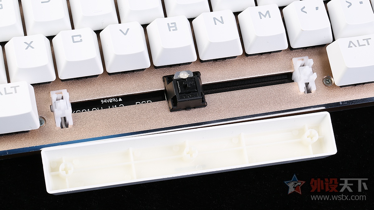 富勒SM681机械键盘评测  RGB灯光已成趋势