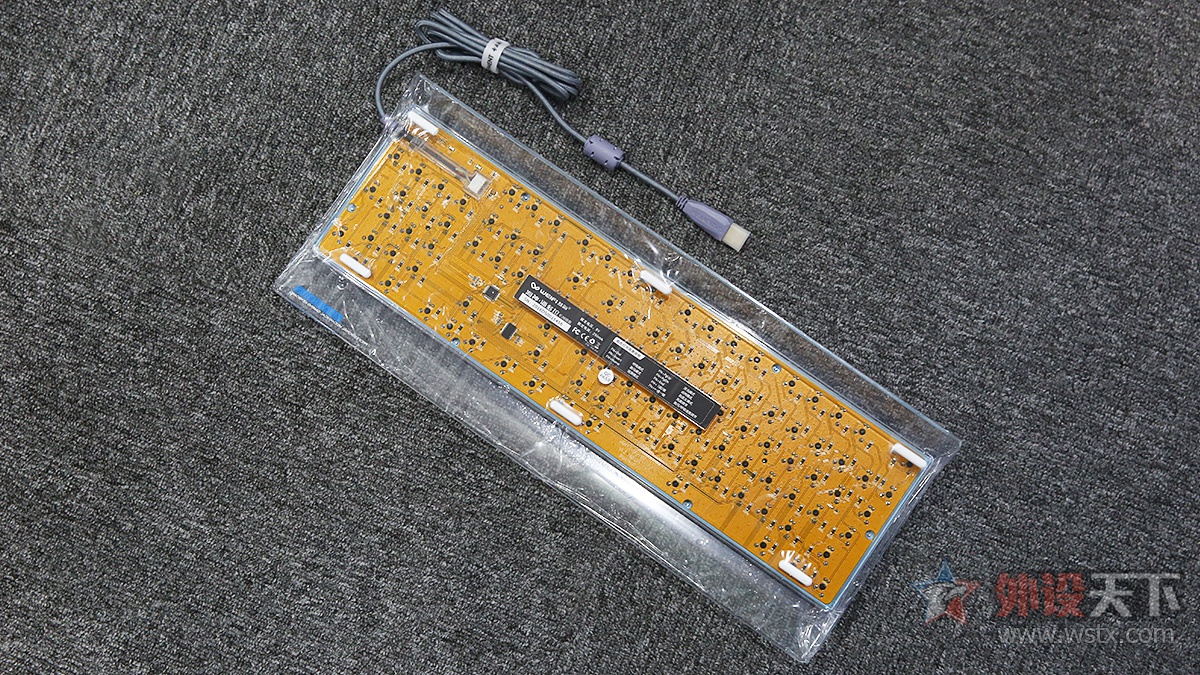 慧海海神潘多拉机械键盘实物首发：全透明外壳