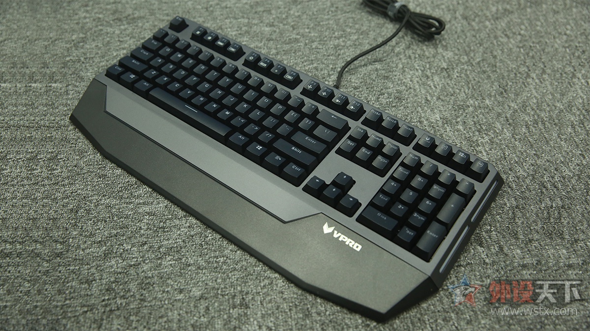 雷柏V710机械键盘实物首发：亲民价专业防水