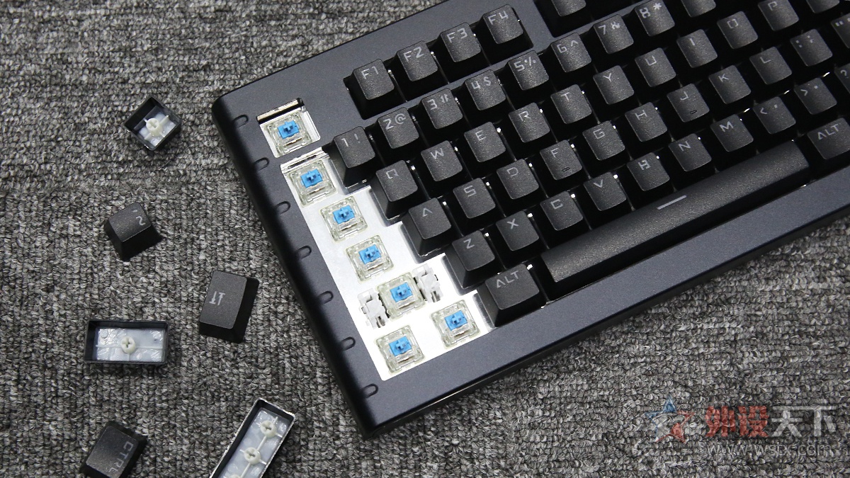华硕激战系列RGB键盘实物首发：GK1050 GK1100