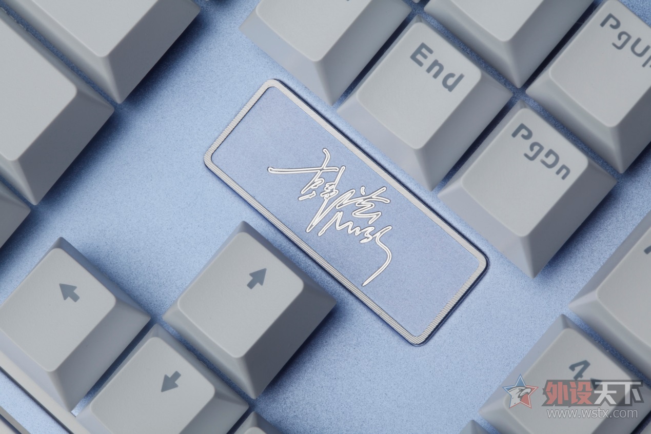 蓝蜜王者——Miss定制版雷柏V760机械键盘赏析
