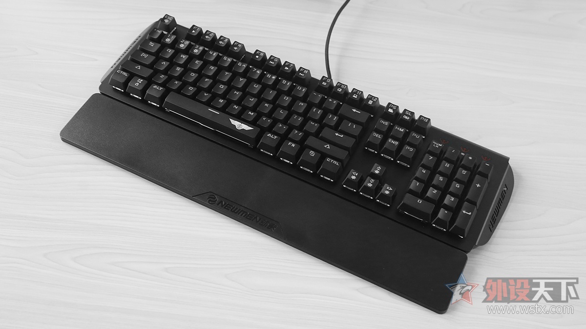 新贵GM360免电烙铁换轴技术机械键盘实物首发