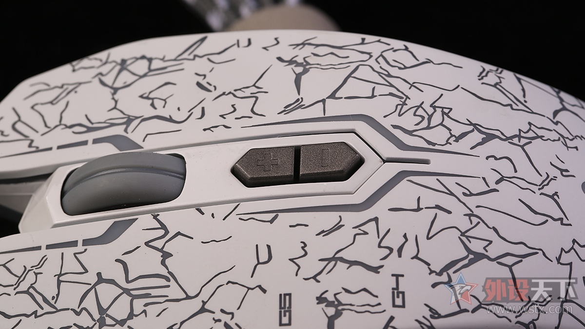 黑爵GT精英版游戏鼠标评测 黑白配色裂纹鼠标