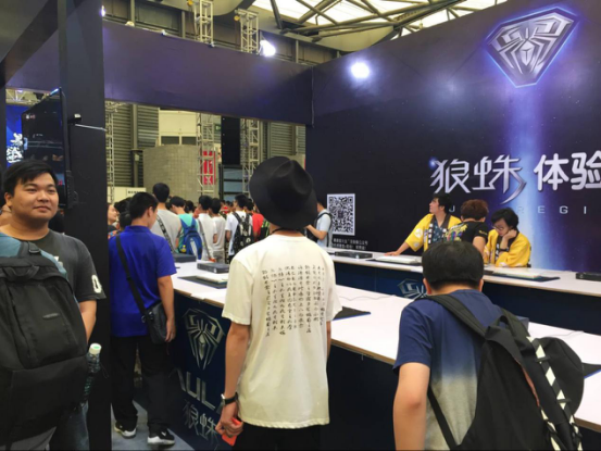 数万人狂欢萤火虫暴走嘉年华