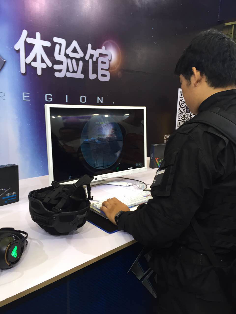数万人狂欢萤火虫暴走嘉年华