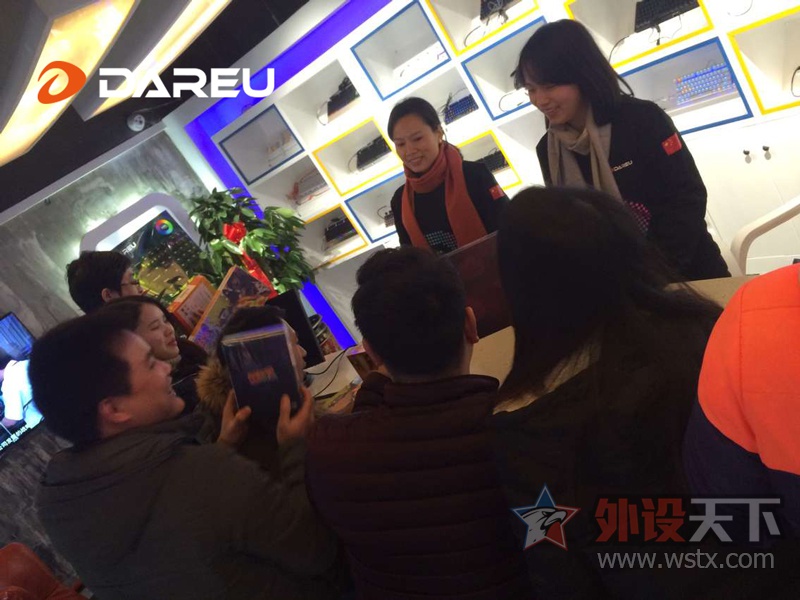 火影外设首发,场面一度无法控制