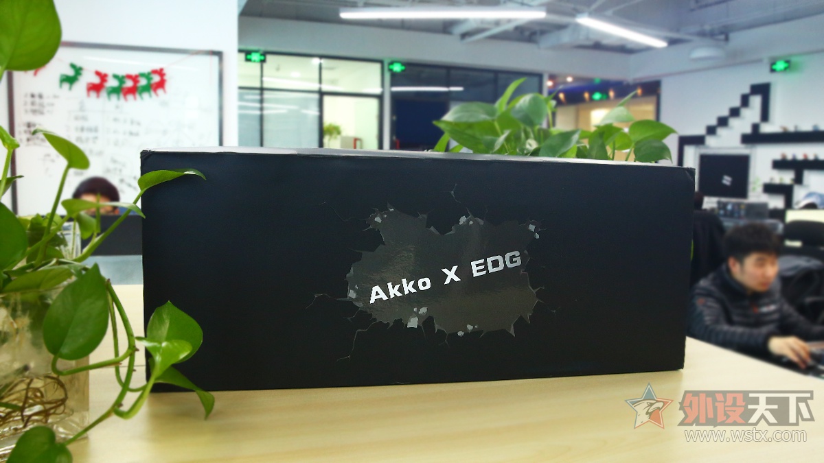 Akko EDG合作版 真爱粉游戏机械键盘实物首发