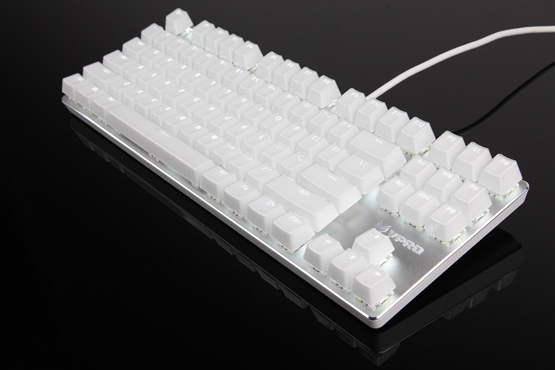 雷柏V500S冰晶版背光游戏机械键盘CF体验