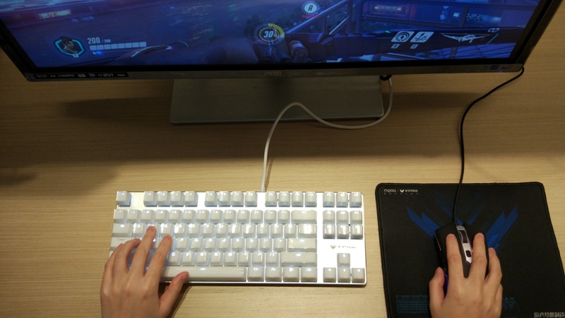 雷柏V500S冰晶版游戏机械键盘守望先锋体验