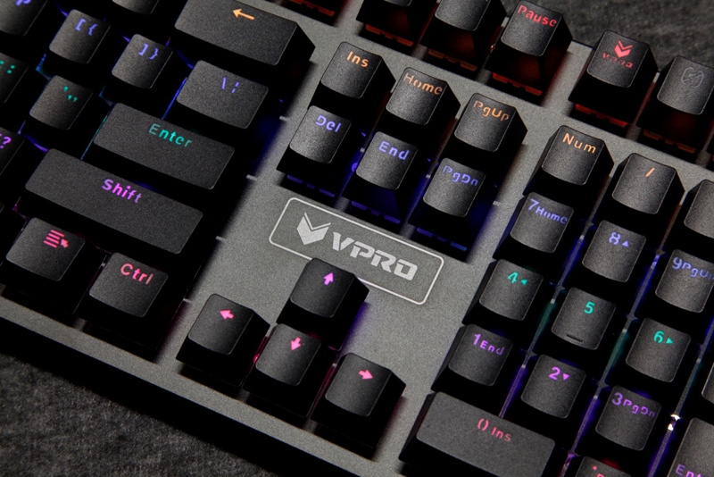 雷柏V700S合金版背光游戏机械键盘LOL体验