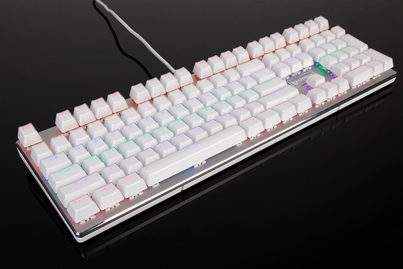 雷柏V700S冰晶版混彩背光游戏机械键盘图赏