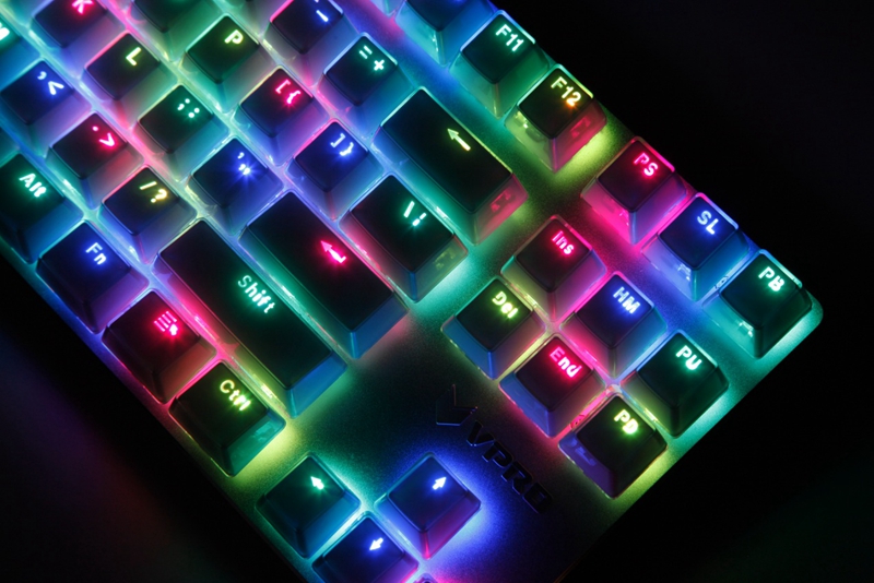 雷柏V500RGB冰晶版幻彩背光游戏机械键盘图赏