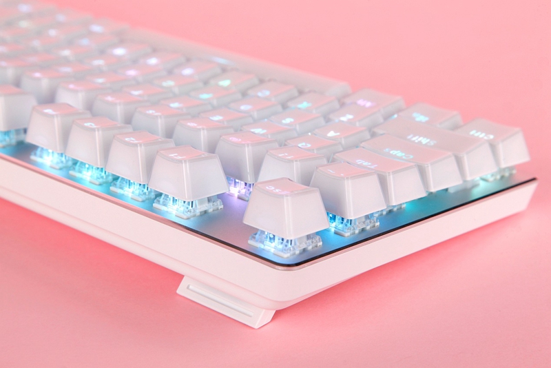 雷柏V500RGB冰晶版幻彩背光游戏机械键盘图赏