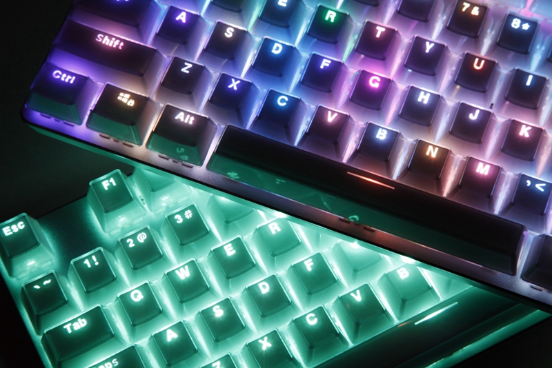 雷柏V500RGB冰晶版幻彩背光游戏机械键盘图赏