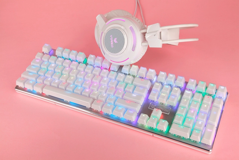 雷柏V700RGB冰晶版幻彩背光游戏机械键盘图赏