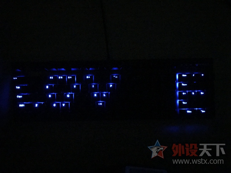 玩转DIY 雷柏V805背光游戏机械键盘自定义背光