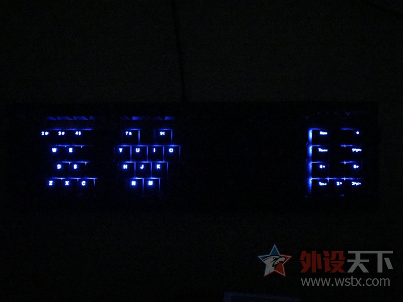 玩转DIY 雷柏V805背光游戏机械键盘自定义背光
