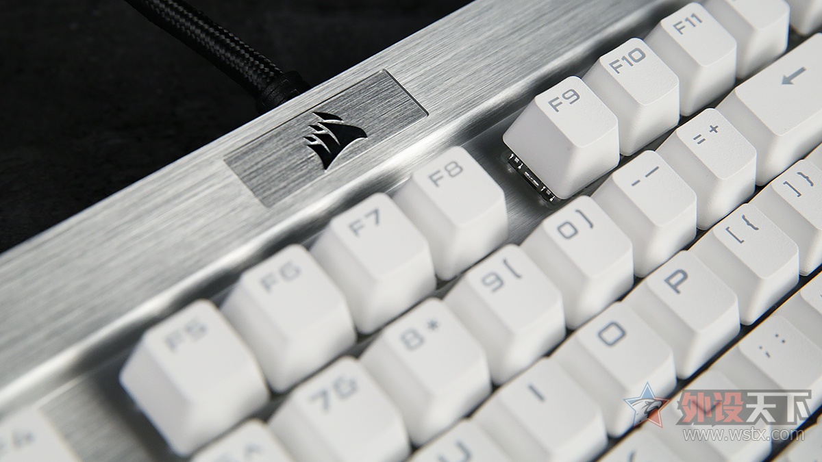 海盗船K70 RGB SE机械键盘首测：不只是换皮肤