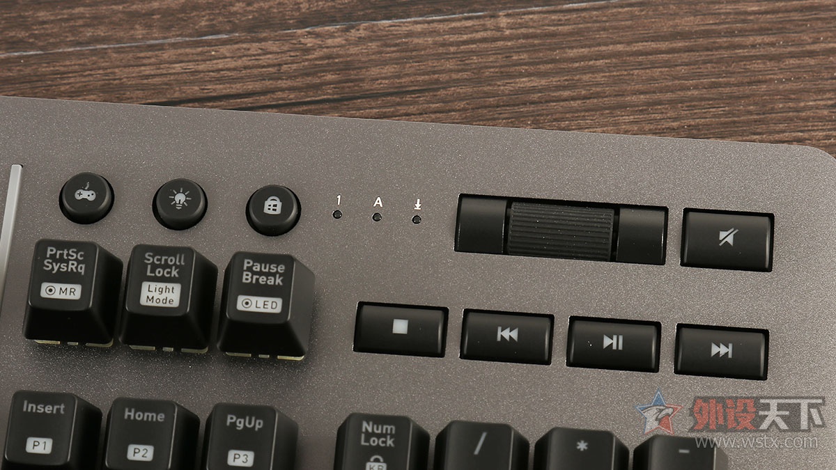 Tt Level 20 RGB机械键盘评测 20周年纪念    