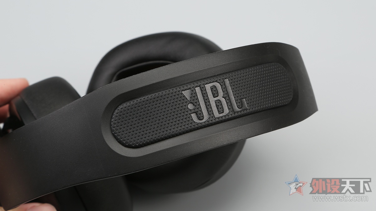 JBL QUANTUM 300 Ϸ              