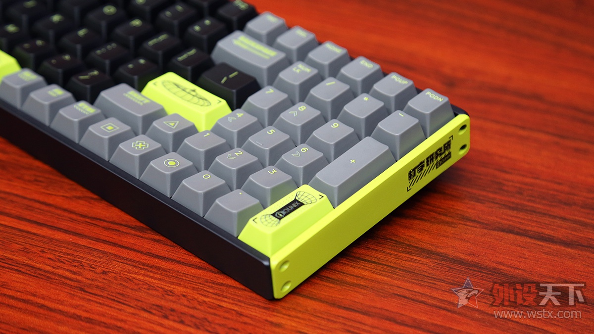 iQunix F97ģ߻е̼ͷɫ  