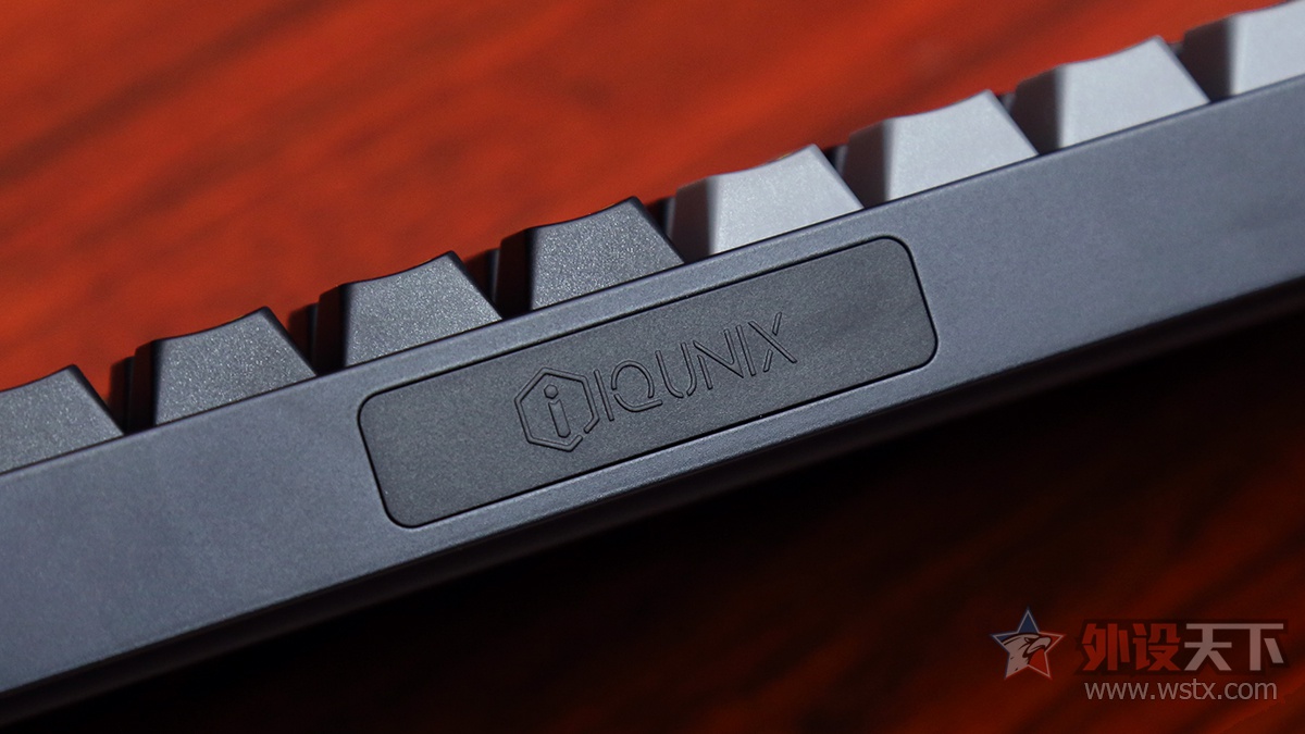 iQunix F97ģ߻е̼ͷɫ  