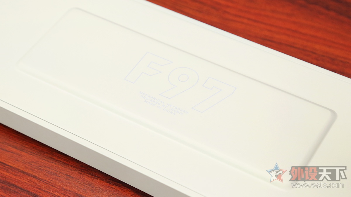 iQunix F97ģ߻е̼ͷɫ  