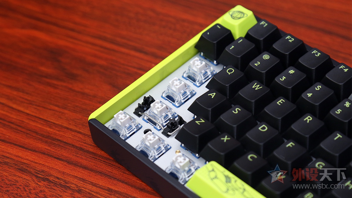 iQunix F97ģ߻е̼ͷɫ  