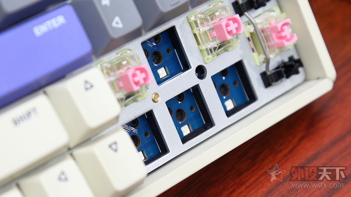iQunix F97ģ߻е̼ͷɫ  