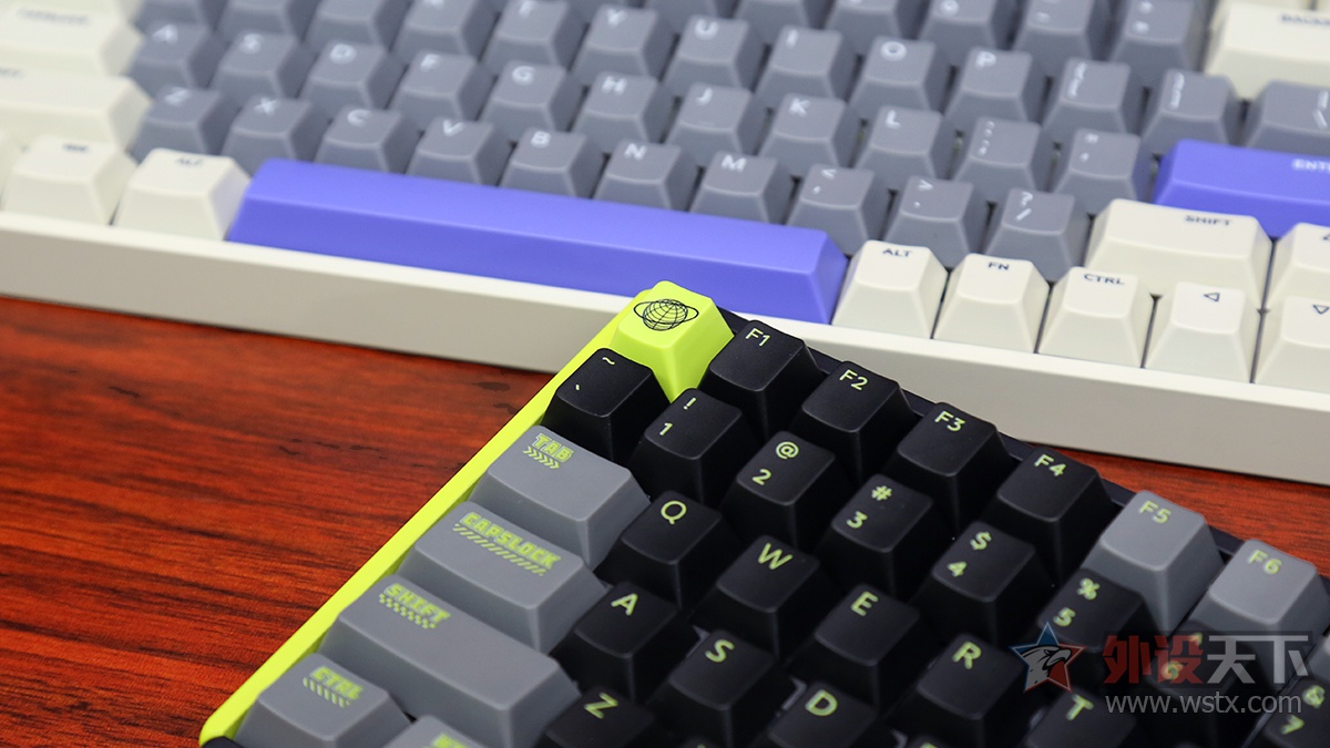 iQunix F97ģ߻е̼ͷɫ  