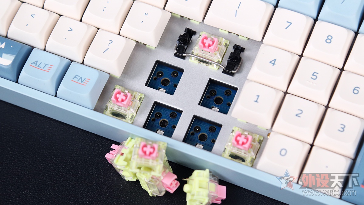 iQunix F97ѩģ߻е̼        
