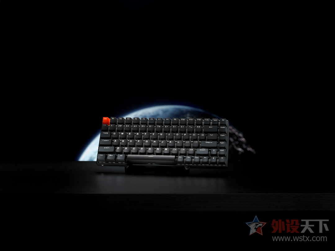 雷柏V700-8A孤勇者多模背光游戏机械键盘图赏 