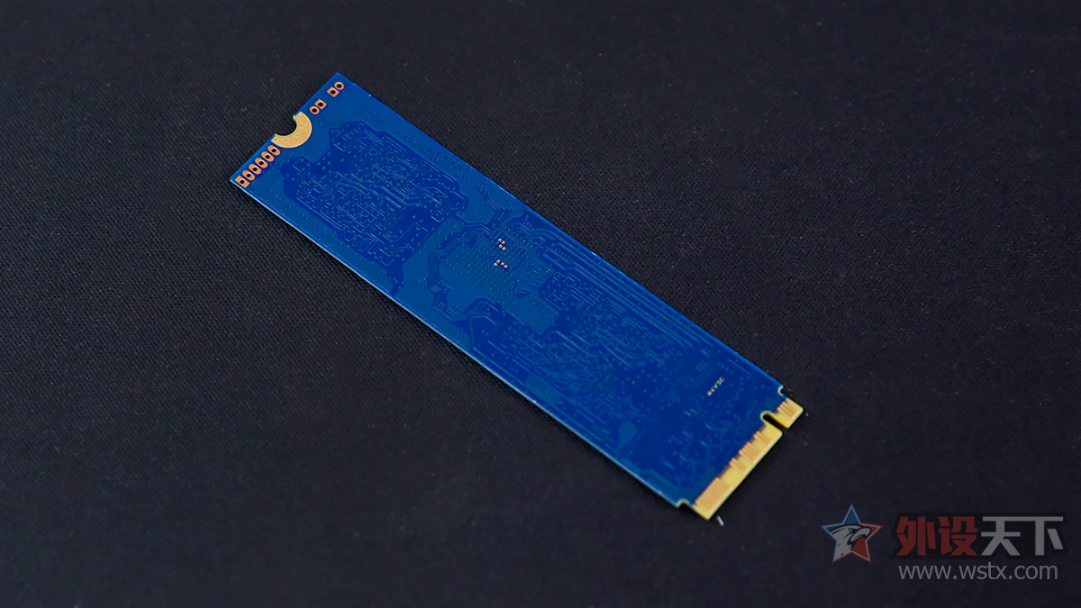 ʿNV3 PCIe 4.0 NVMe SSD           