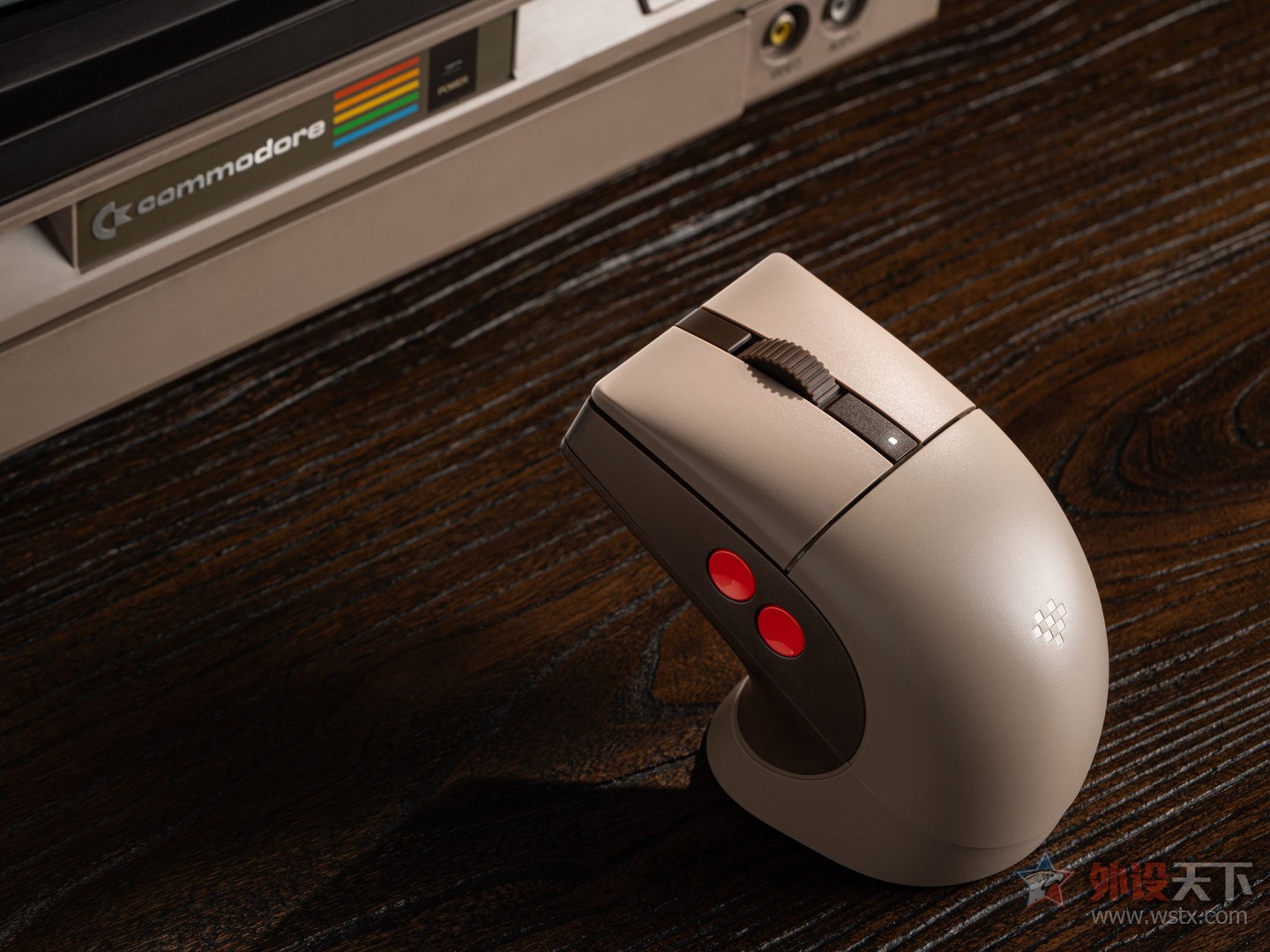 ��λ���Ƴ�Retro R8���-C64��              