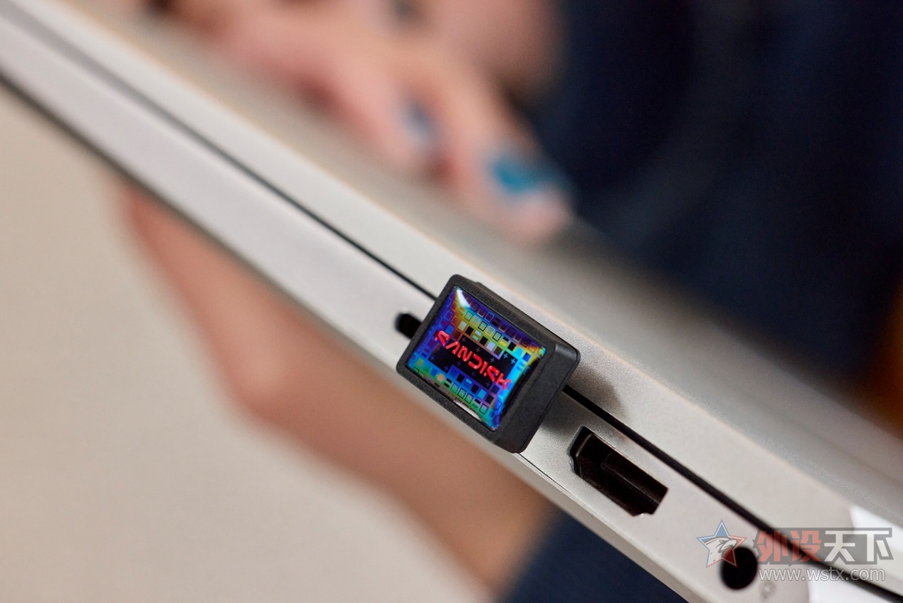 ���ϴ�����Ʒ������                        